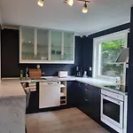 Nyoppusset Naer Aker Og Sentrum Apartamento Stord